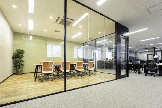 「見せる倉庫」と「繋がるオフィス」