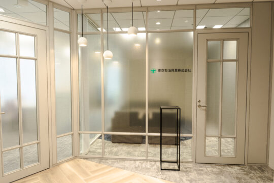 やわらかな光が包み込むオフィス