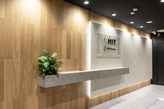 自然と人が集まるシンボルのあるオフィス